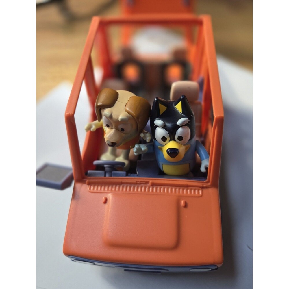 Bluey Heeler Family Cruiser Car Set with Bandit Bingo Bluey Action Figures Lot !